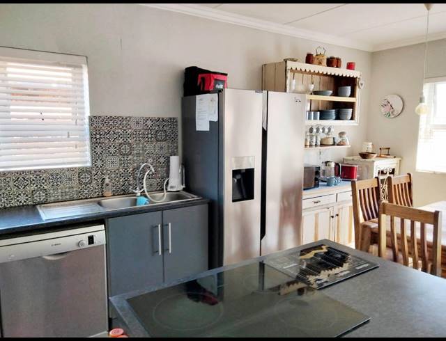 3 BEDROOM HOUSE RENTED IN BEACHVIEW